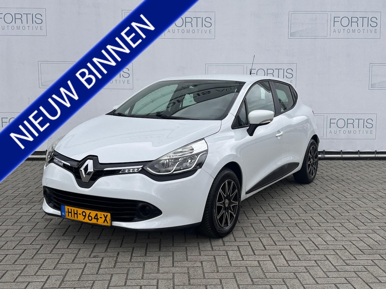 Renault Clio - TCe 90 Expression NAVI | AIRCO | NL-AUTO. inruil auto ! - AutoWereld.nl