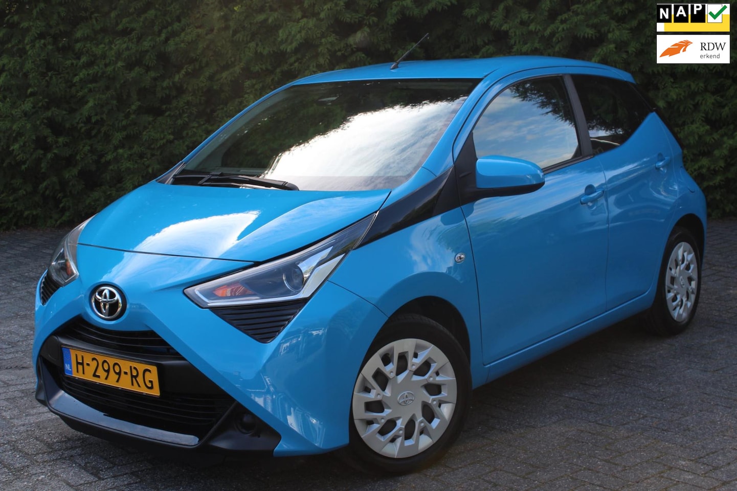 Toyota Aygo - 1.0 VVT-i x-play 72PK AUTOMAAT | Airco | Camera | Elektrische ramen & Spiegels | Stuurbedi - AutoWereld.nl