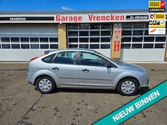 Ford Focus - 1.4-16V Ambiente Trekhaak, nieuwe apk