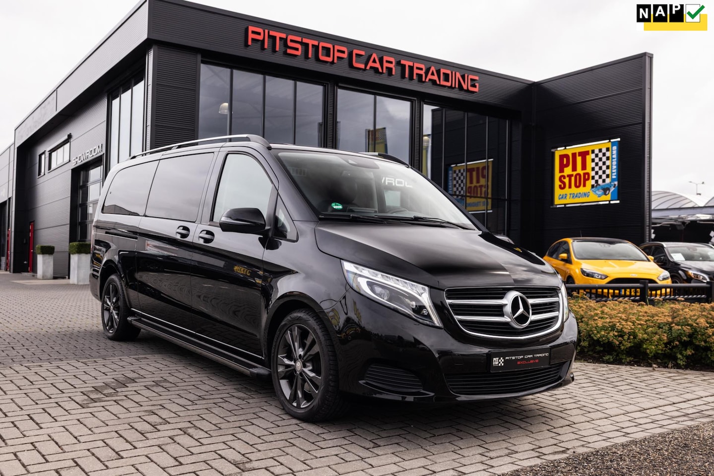 Mercedes-Benz V-klasse - 250d VIP Luxury, Custom Made 6-person! - AutoWereld.nl