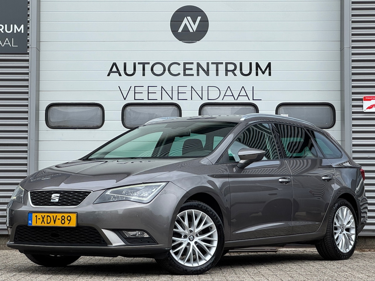 Seat Leon ST - 1.2 TSI FR First Edition 1E EIG/LED/PDC/NAVI - AutoWereld.nl