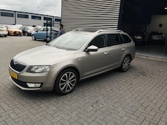 Skoda Octavia Combi - 1.6 TDI Greentech Edition Businessline