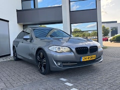 BMW 5-serie - 523i Executive Airco/nwe apk/pdc/xenon/Cruise/Leder/navi/schuif/kanteldak