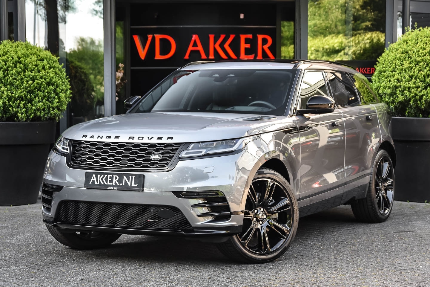 Land Rover Range Rover Velar - LANDROVER P400 R-Dynamic SE 3.0-V6 (Np 144K) Black Pack | 22" | Pano.Dak | Head-Up - AutoWereld.nl