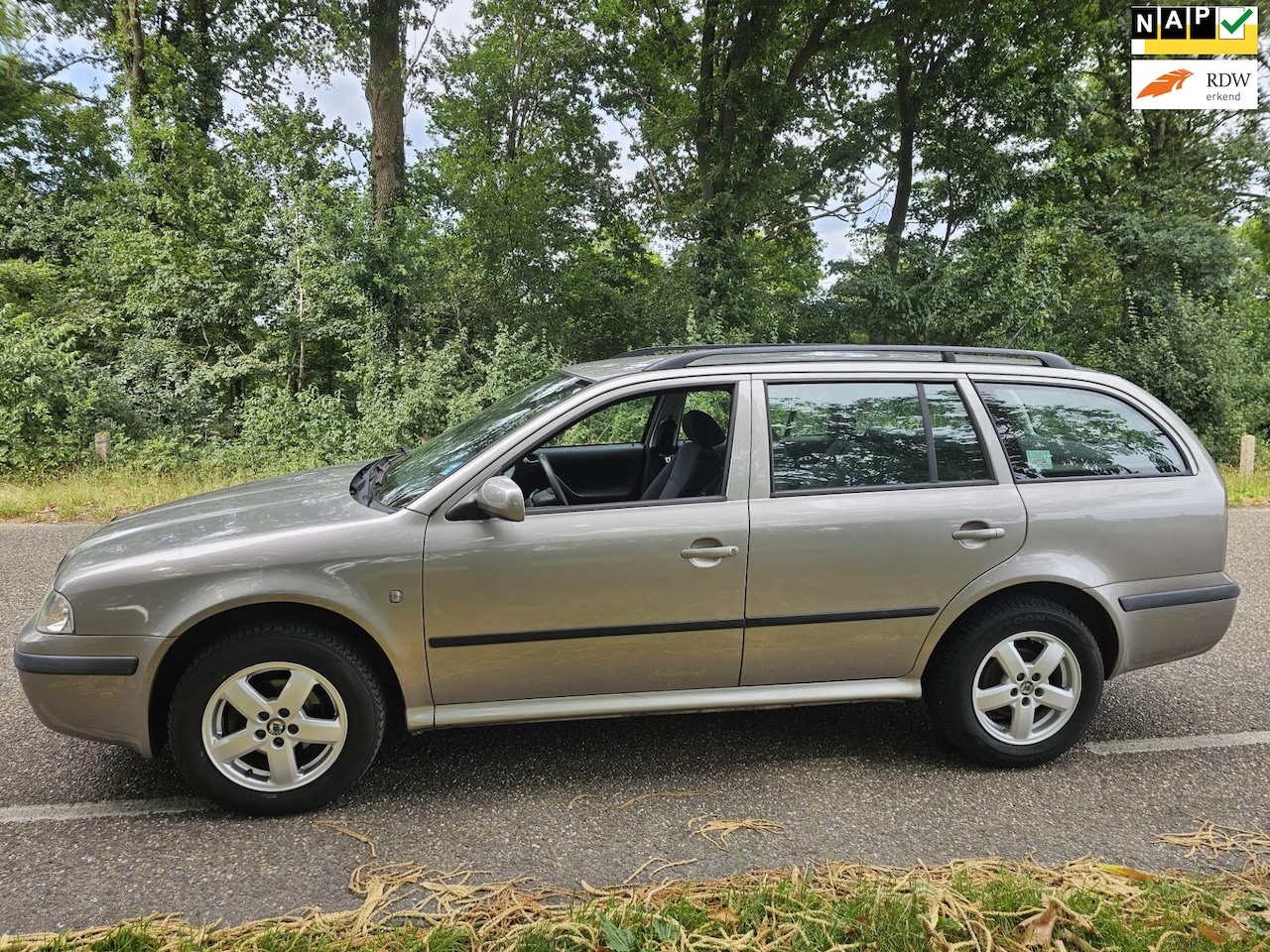 Skoda Octavia Combi - 1.6 Démarrage 1.6 Démarrage - AutoWereld.nl