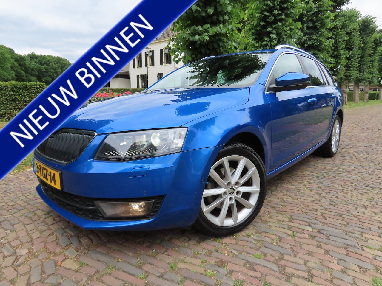 Skoda Octavia Combi - 1.4 TSI Greentech Elegance Businessline Automaat/DSG Ecc Adaptive Cruisecontrol Navigatie - AutoWereld.nl