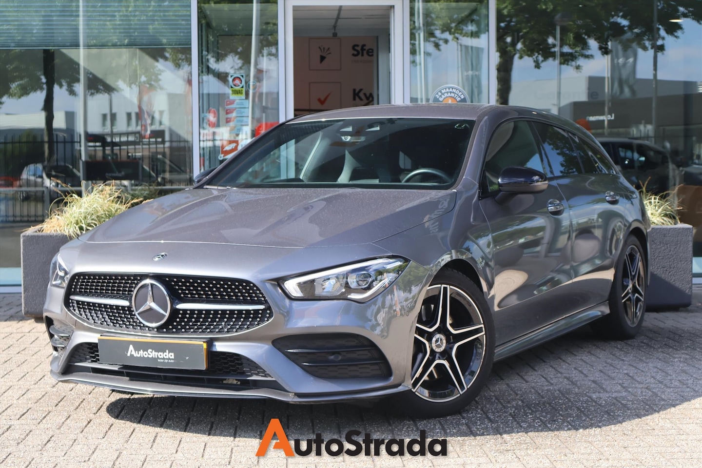 Mercedes-Benz CLA-klasse Shooting Brake - 200 AMG-Line 163pk | Camera | Keyless | Trekhaak | Navi | Sfeer | Night Pakket | LED - AutoWereld.nl