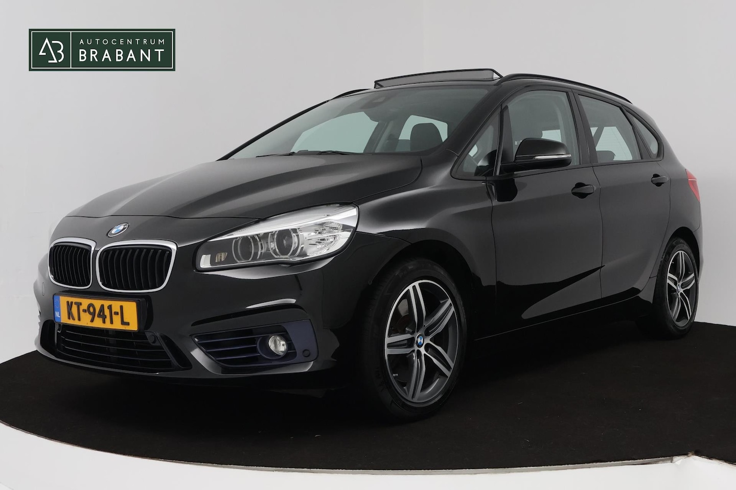 BMW 2-serie Active Tourer - 225i xDrive M Sport (PANORAMADAK, TREKHAAK, STOELVERWARMING, HEAD-UP, PARKEERSENSOREN, NAV - AutoWereld.nl
