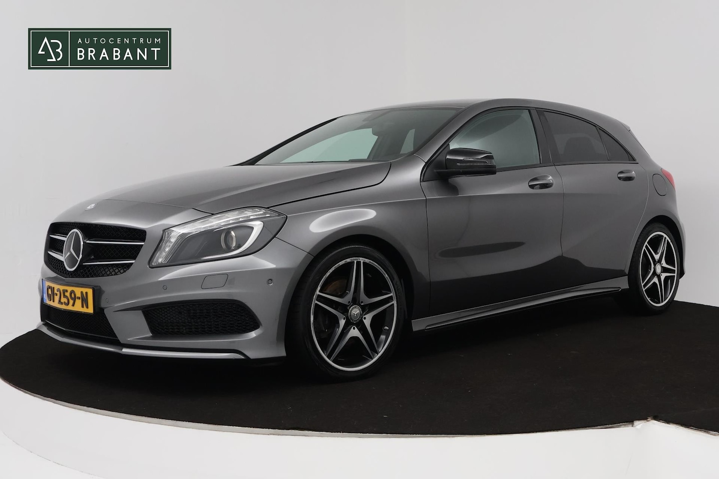 Mercedes-Benz A-klasse - 180 AMG Automaat (PARKEERSENSOREN, NAVIGATIE, BLUETOOTH, AIRCO) - AutoWereld.nl