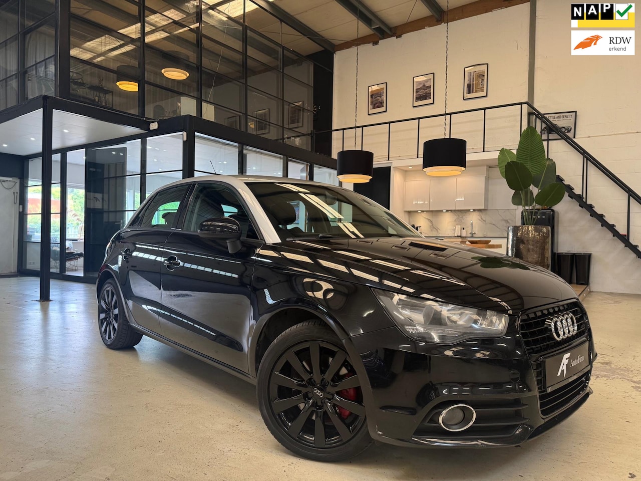 Audi A1 Sportback - 1.4 TFSI S-tronic Stoelverwarming Bluetooth Parkeersensoren Half leder - AutoWereld.nl