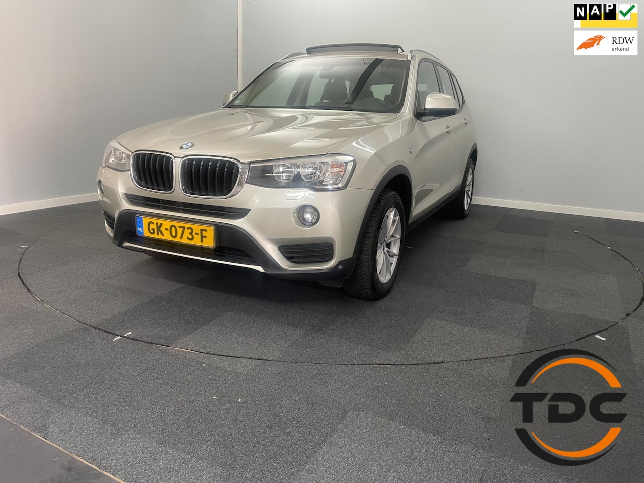 BMW X3 - SDrive20i Aut. Business PANO NAVI TREKHAAK 2.000KG - AutoWereld.nl