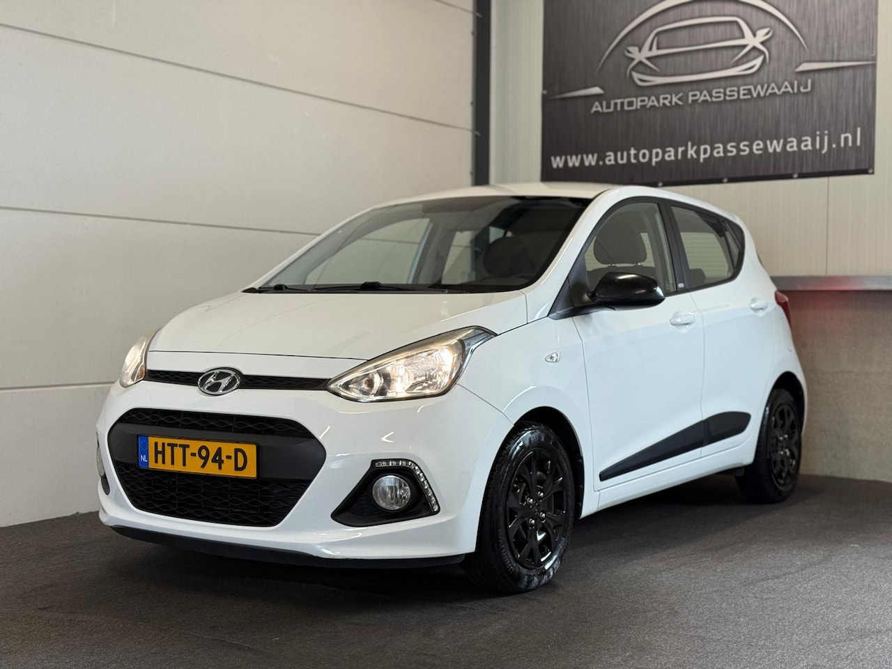 Hyundai i10 - 1.0i i-Motion Black Line Cruise Control, Airco, LED, Parkeersensoren, Elek Ramen, Onderhou - AutoWereld.nl
