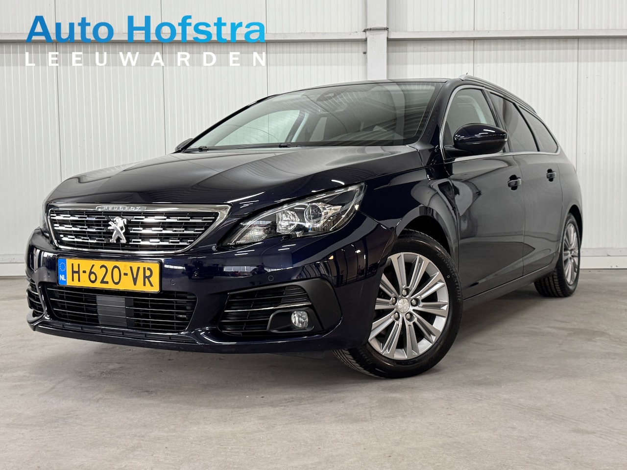 Peugeot 308 SW - 1.2 PureTech 131 PK Blue Lease Premium 1/2-LEER PANO CAMERA PDC TREKHAAK LMV CHROOM - AutoWereld.nl