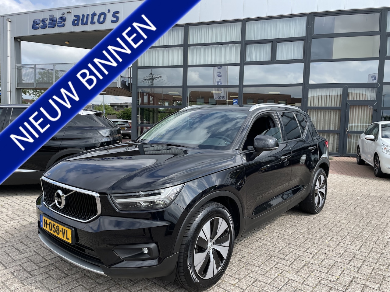 Volvo XC40 - 1.5 T5 Recharge 262 pk Momentum Pro Panoramadak Camera Parkeersensoren Navigatie Led Kopla - AutoWereld.nl