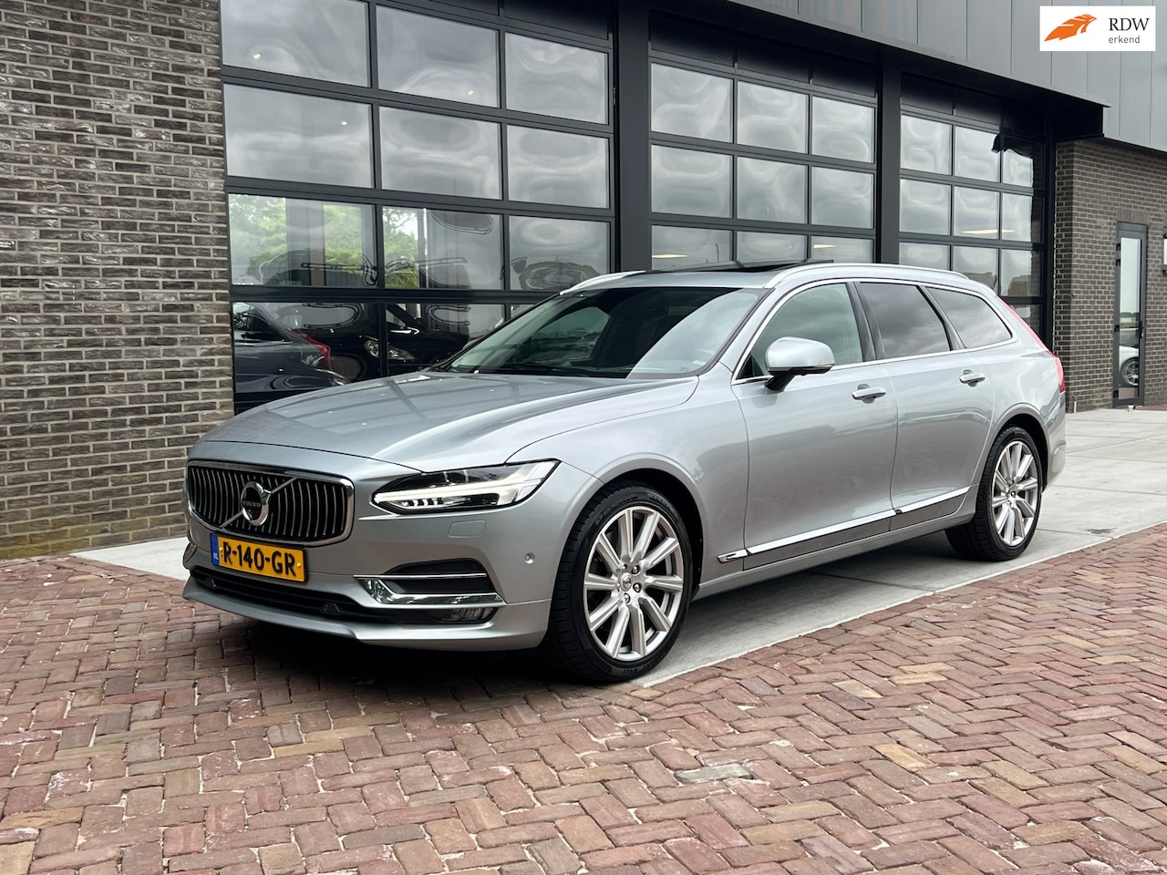 Volvo V90 - 2.0 T6 AWD Inscription | Pano | Keyless | Camera | VOL! | - AutoWereld.nl