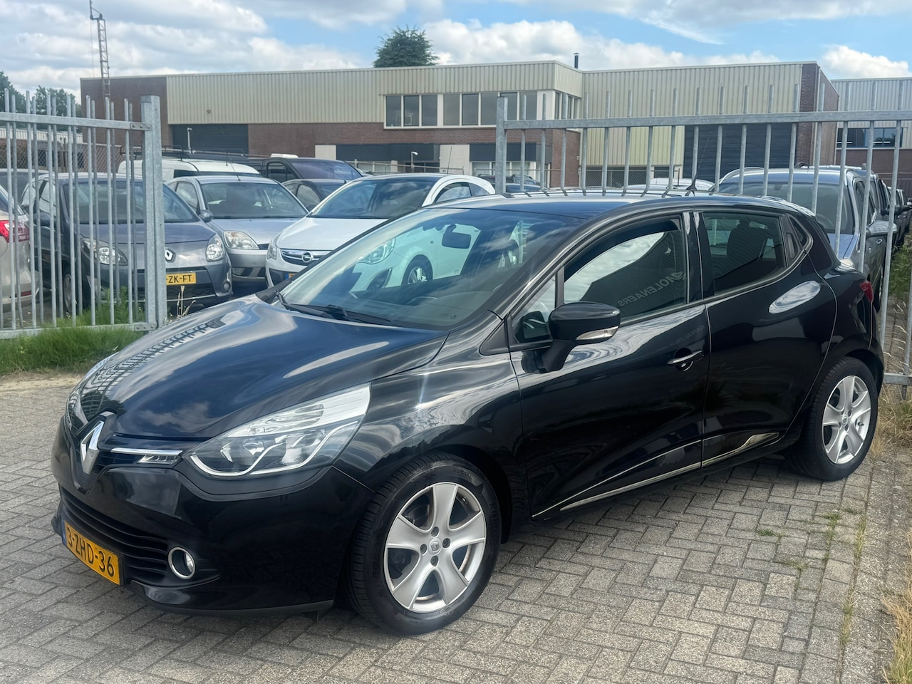Renault Clio - 0.9 TCe Expression 90PK NL AUTO NAP! DEALER OH! Navi l Cruise l LED l Airco l LMV l Start- - AutoWereld.nl