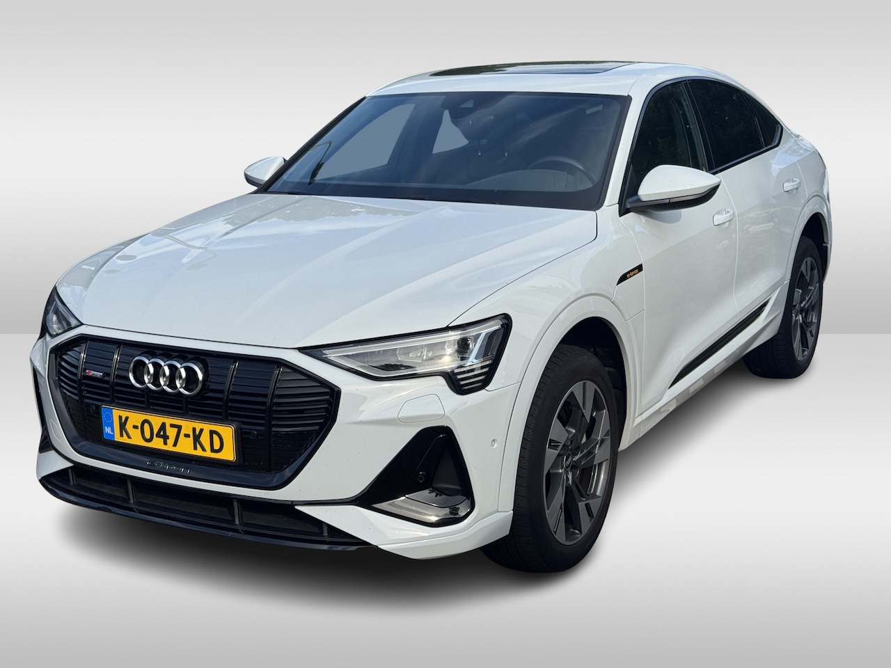 Audi e-tron Sportback - 50 quattro S edition 71 kWh / Panoramadak / Camera / Luchtvering / 20'' / Leder&Alcantara - AutoWereld.nl