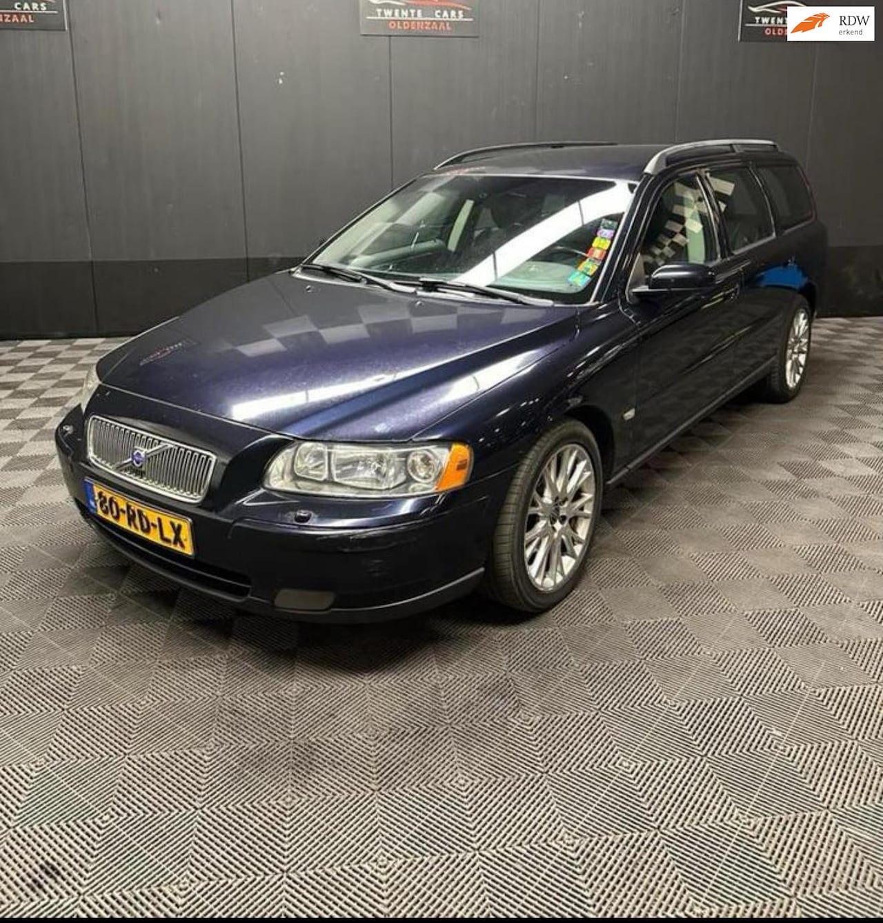 Volvo V70 - 2.4 D5 Momentum 2.4 D5 Momentum - AutoWereld.nl