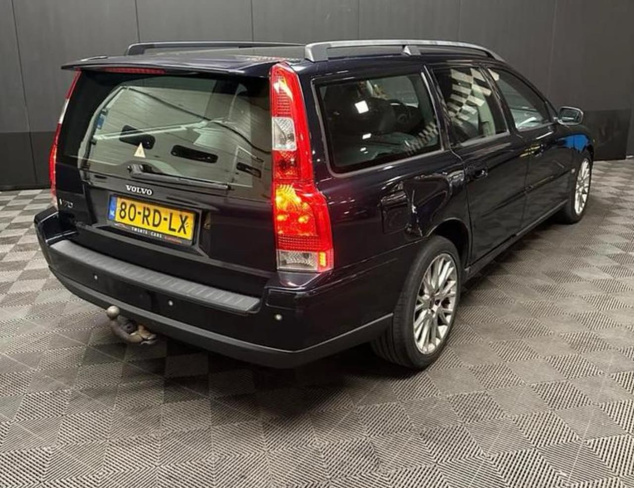 Volvo V70 - 2.4 D5 Momentum 2.4 D5 Momentum - AutoWereld.nl