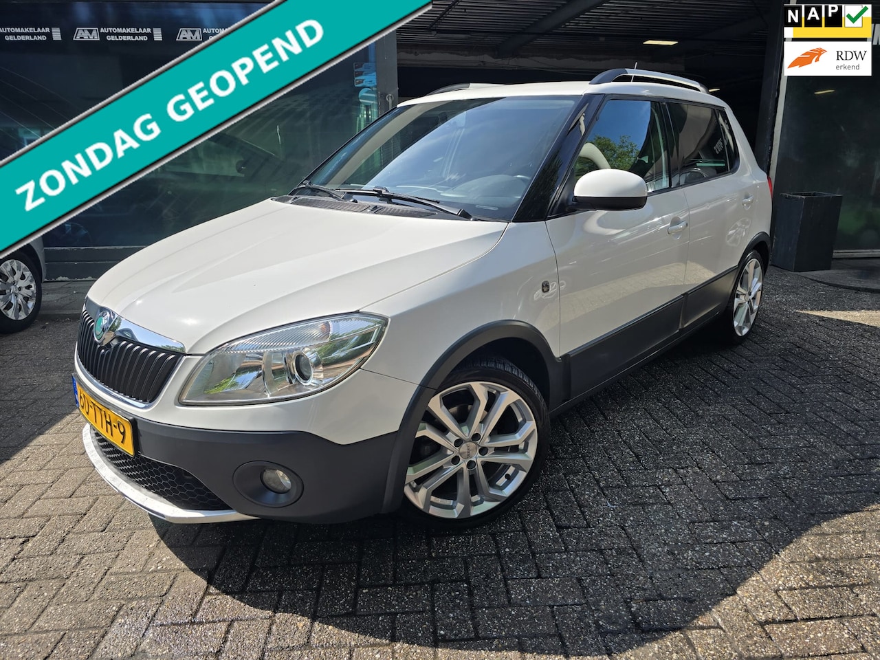Skoda Fabia - 1.2 TSI Scout | 2E EIGENAAR | 12MND GARANTIE | NAVI | AIRCO | CRUISE - AutoWereld.nl