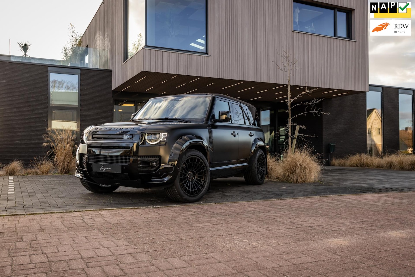 Land Rover Defender 110 - 3.0 P400 URBAN (400pk) LED MATRIX | ALCANTARA | - AutoWereld.nl