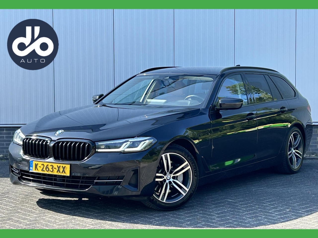 BMW 5-serie Touring - 530e High Executive BEIGE LEER I GR. NAVI I TREKHAAK I ORG.NL + NAP - AutoWereld.nl