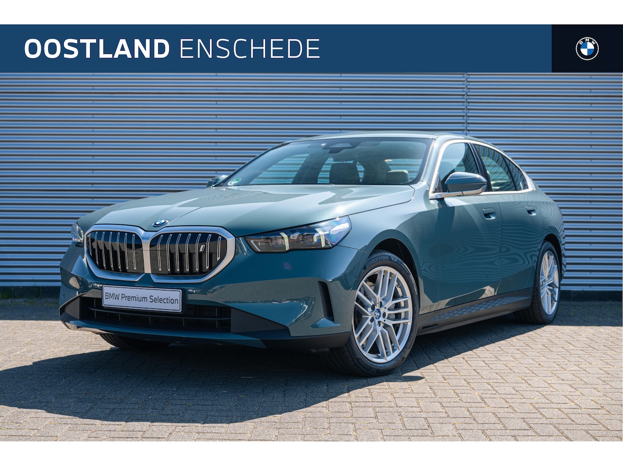 BMW i5 - eDrive40 / Trekhaak / Bowers & Wilkins / Adaptieve LED / Parking Assistant / Stoelverwarmi - AutoWereld.nl