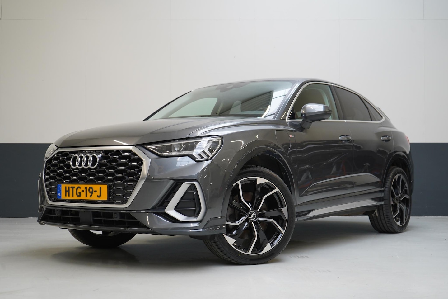 Audi Q3 Sportback - 45 TFSI e 245pk S Edition | Adaptive cruise | Apple Carplay | Climate control | Stoelverwa - AutoWereld.nl