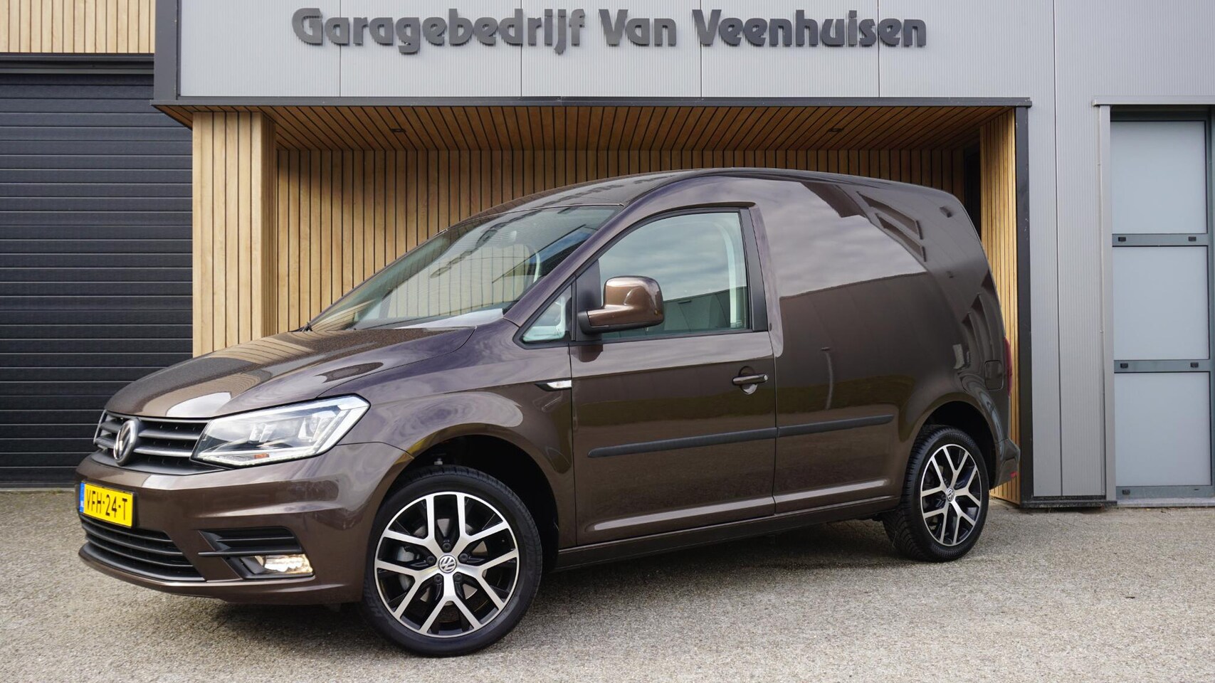 Volkswagen Caddy - 2.0 TDI 75pk L1H1 Exclusive Edition LED/Xenon 17inch Trekhaak Navi Adaptive Cruise *NL aut - AutoWereld.nl