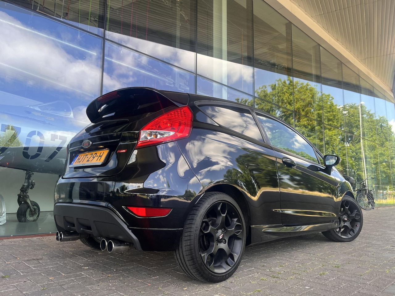 Ford Fiesta - 1.6 ST SPORT-4 POTS BLACK-NAVI-HEAD UP - AutoWereld.nl