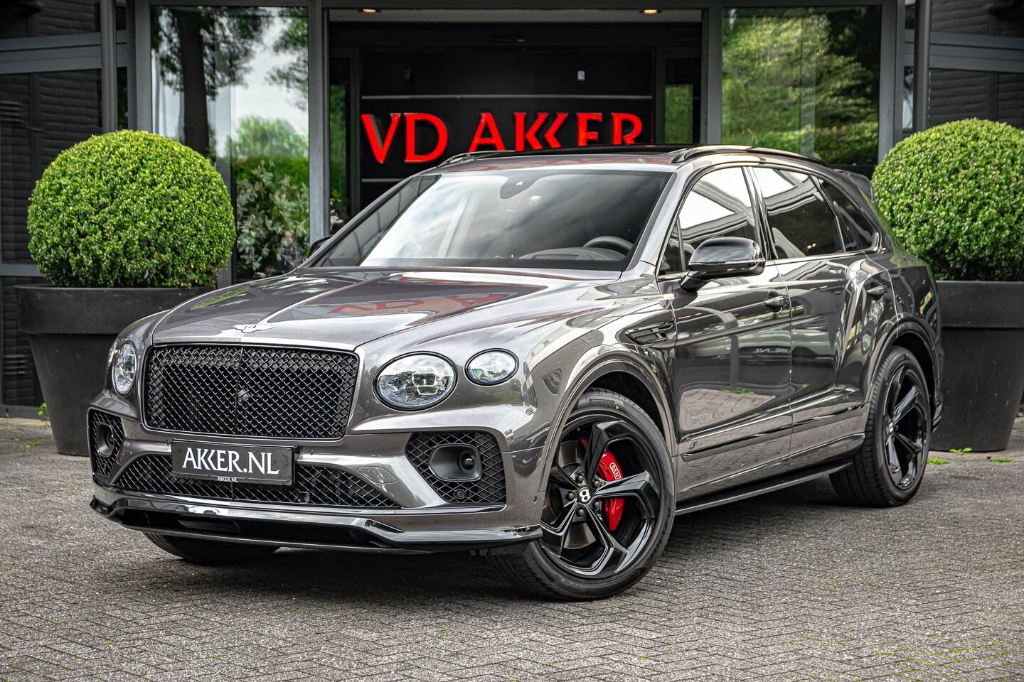 Bentley Bentayga - V8 S Blackline | Head-Up | Massage | Nachtzicht | 360° Camera - AutoWereld.nl