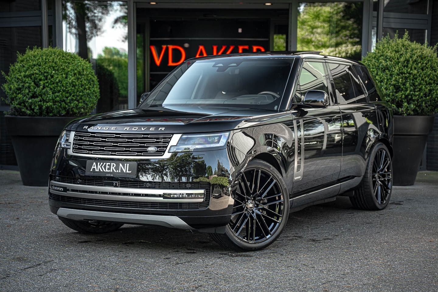Land Rover Range Rover - LANDROVER P550e Autobiography 4Wsturing | Head-up | Massage | 360° Camera | Trekhaak - AutoWereld.nl
