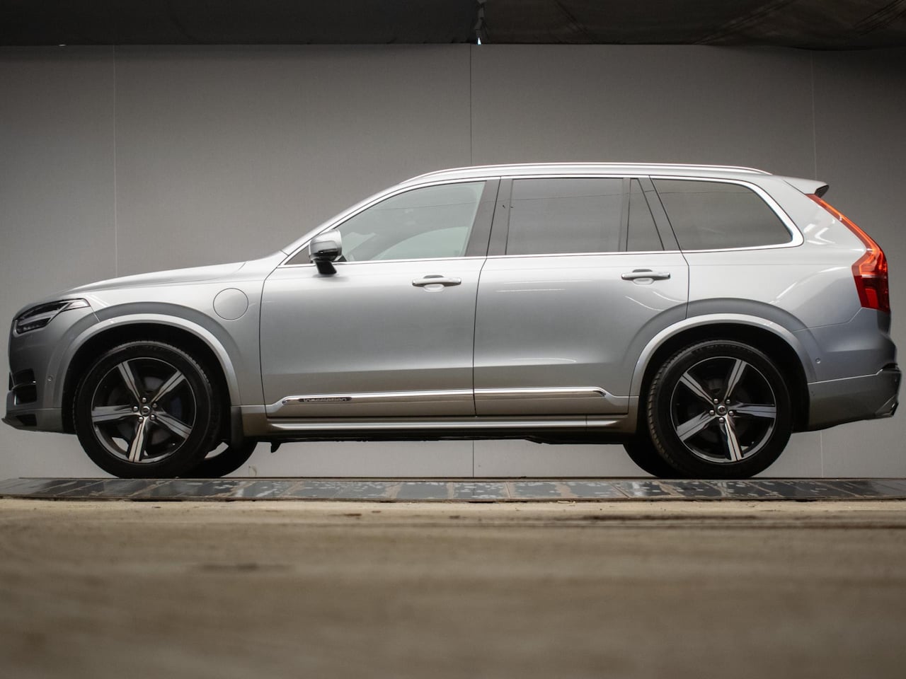 Volvo XC90 - 2.0 T8 Twin Engine AWD Inscription Sport (PANORAMADAK,APPLECARPLAY,BOWERS&WILKINS,CAMERA,L - AutoWereld.nl
