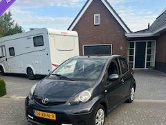 Toyota Aygo - 1.0 VVT-i Aspiration AUTOMAAT 48607KM NAP AIRCO DAGRIJVERLICHTING STUURSCHAKEL ELECTRISCH