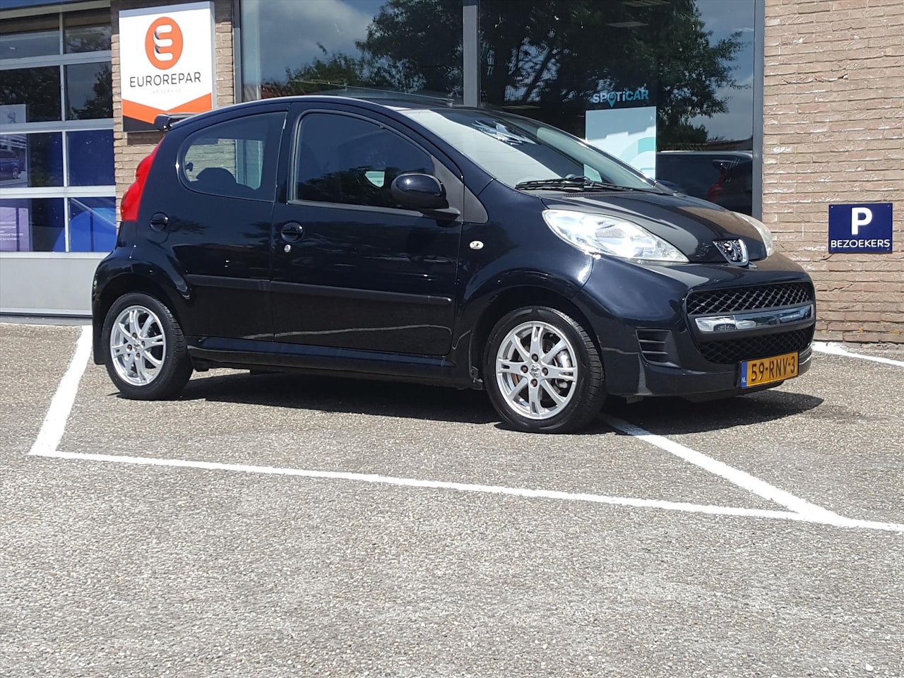 Peugeot 107 - 1.0 12V 5D 2-TRONIC AUTOMAAT Airco | LM-velgen | Radio met CD-speler | Elektrische ramen | - AutoWereld.nl
