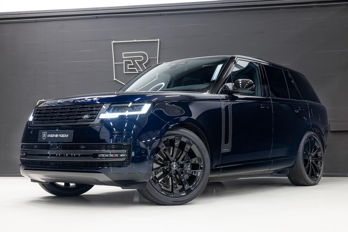 Land Rover Range Rover - 3.0 P550e Autobiography PHEV SV Color Constellation Blue | 5 jaar Garantie | Trekhaak | 22 - AutoWereld.nl