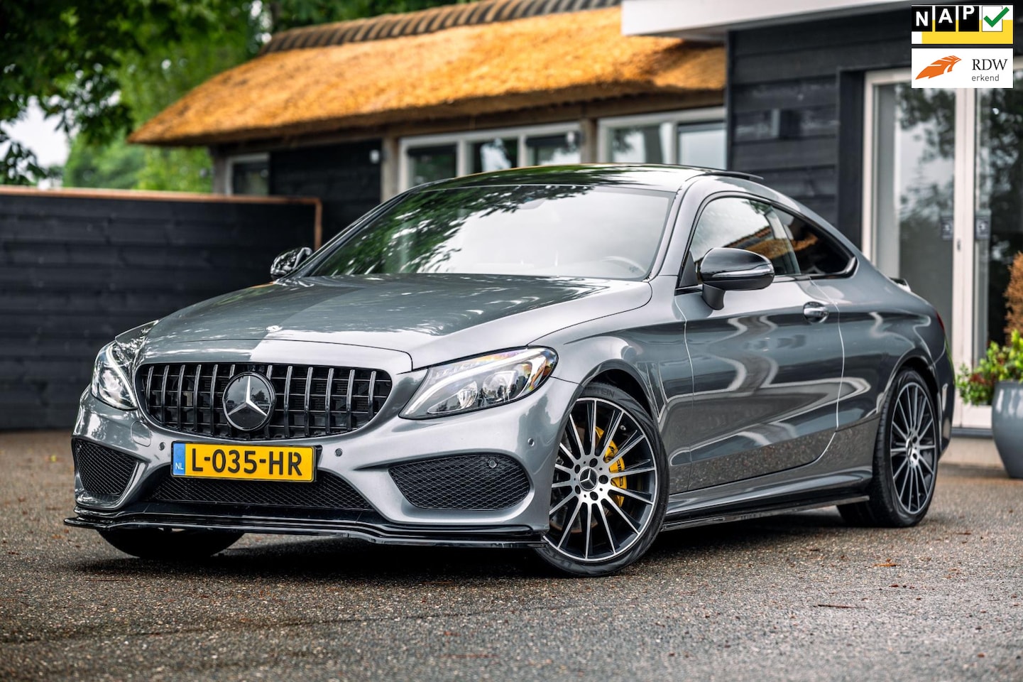 Mercedes-Benz C-klasse Coupé - 300 Prestige AMG Styling I Burmester I Panodak I Led I Adaptive Cruise I 19 Inch I Camera - AutoWereld.nl