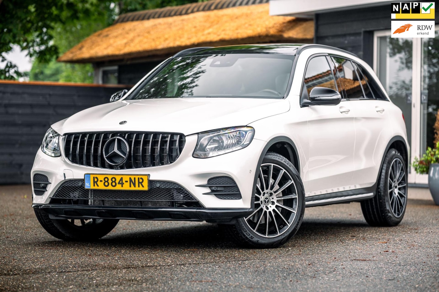 Mercedes-Benz GLC-klasse - 250 4MATIC Premium Plus I AMG I Pano I Trekhaak I Camera I Keyless - AutoWereld.nl