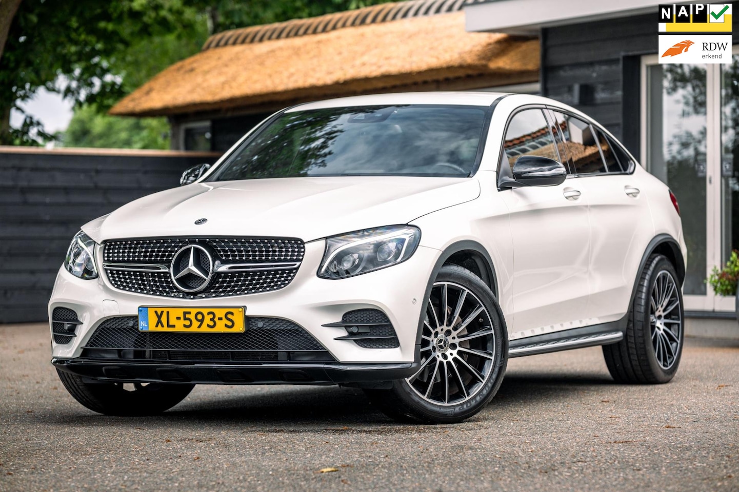 Mercedes-Benz GLC-klasse Coupé - 250 4MATIC Edition 1 AMG I BUrnmester I Night pakket I Trekhaak I Camera I - AutoWereld.nl
