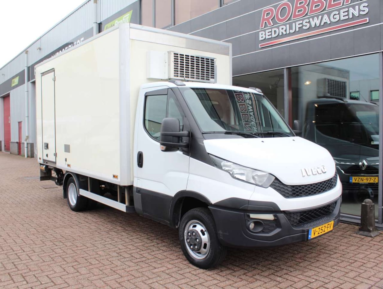 Iveco Daily - 35C16 2.3 375 Bakwagen Aut. Koelwagen Vrieswagen Dag- Nachtkoeling - AutoWereld.nl