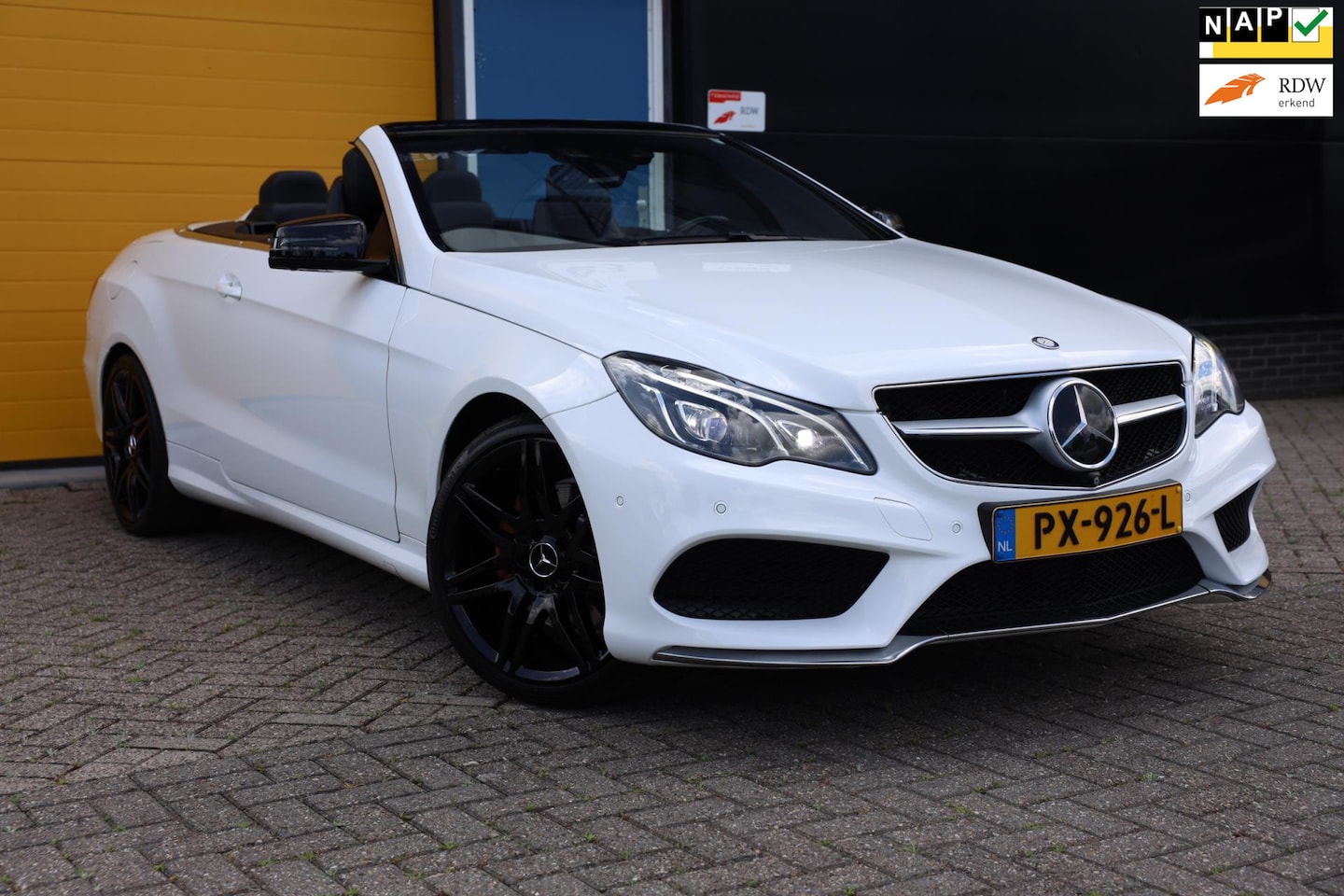 Mercedes-Benz E-klasse Cabrio - 250 AMG Line / Aut / Elek Stoelen / Memory / Harman Kardon / 360 Camera / Leder / Navi / L - AutoWereld.nl