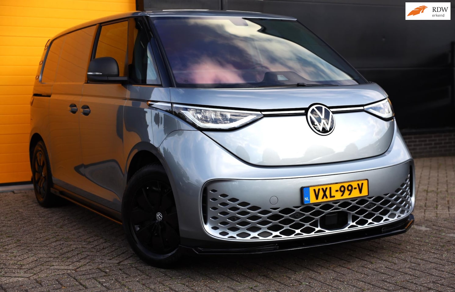 Volkswagen ID. Buzz Cargo - 77 kWh / Acc / AUT / Camera / 3 Zits / Schuifdeur / Elek Pakket / Pdc / Led / MAXTON - AutoWereld.nl