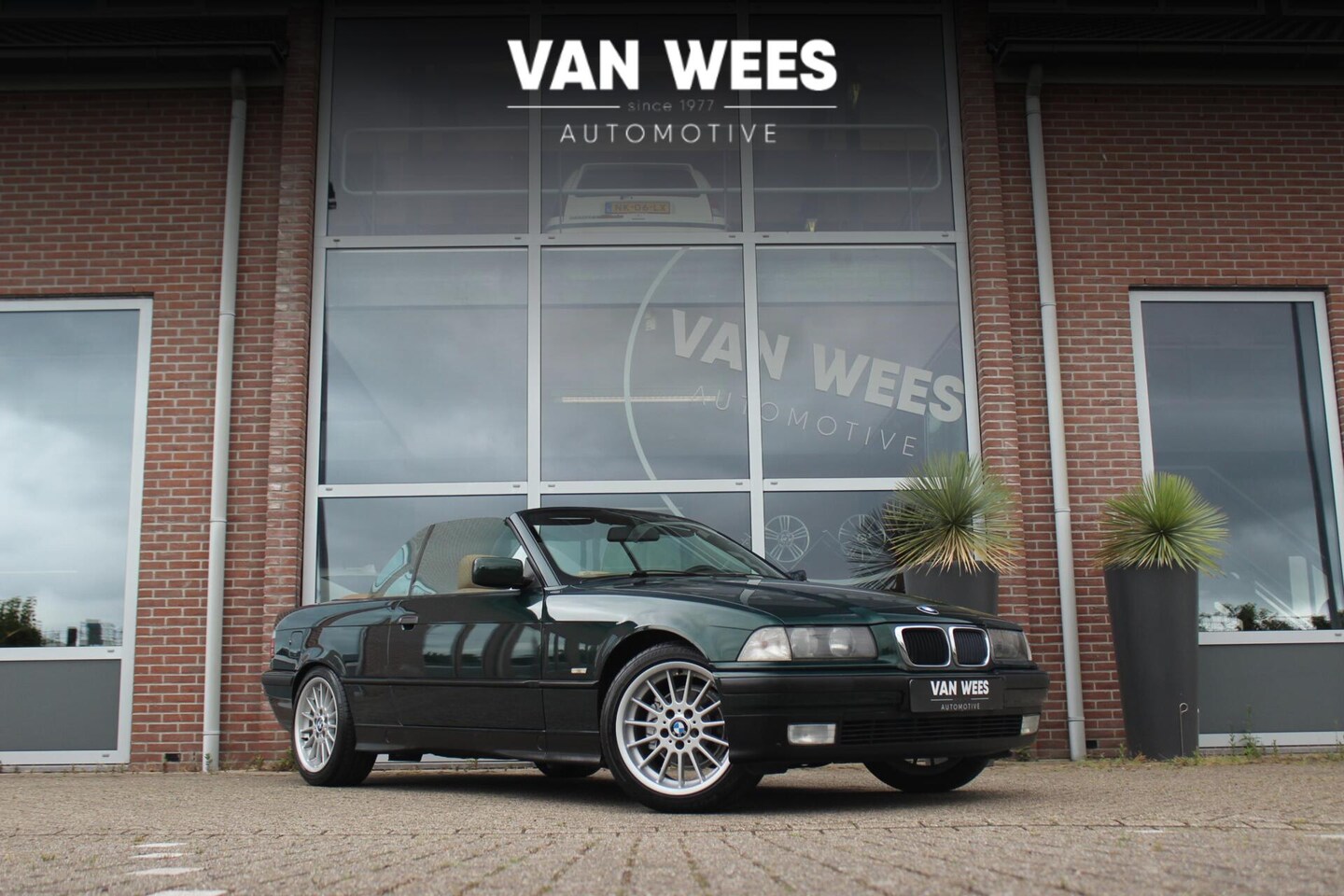 BMW 3-serie Cabrio - 320i E36 Executive | NL auto | 6 cilinder | Automaat | 17 inch | Leer | Sportstoelen | Spo - AutoWereld.nl