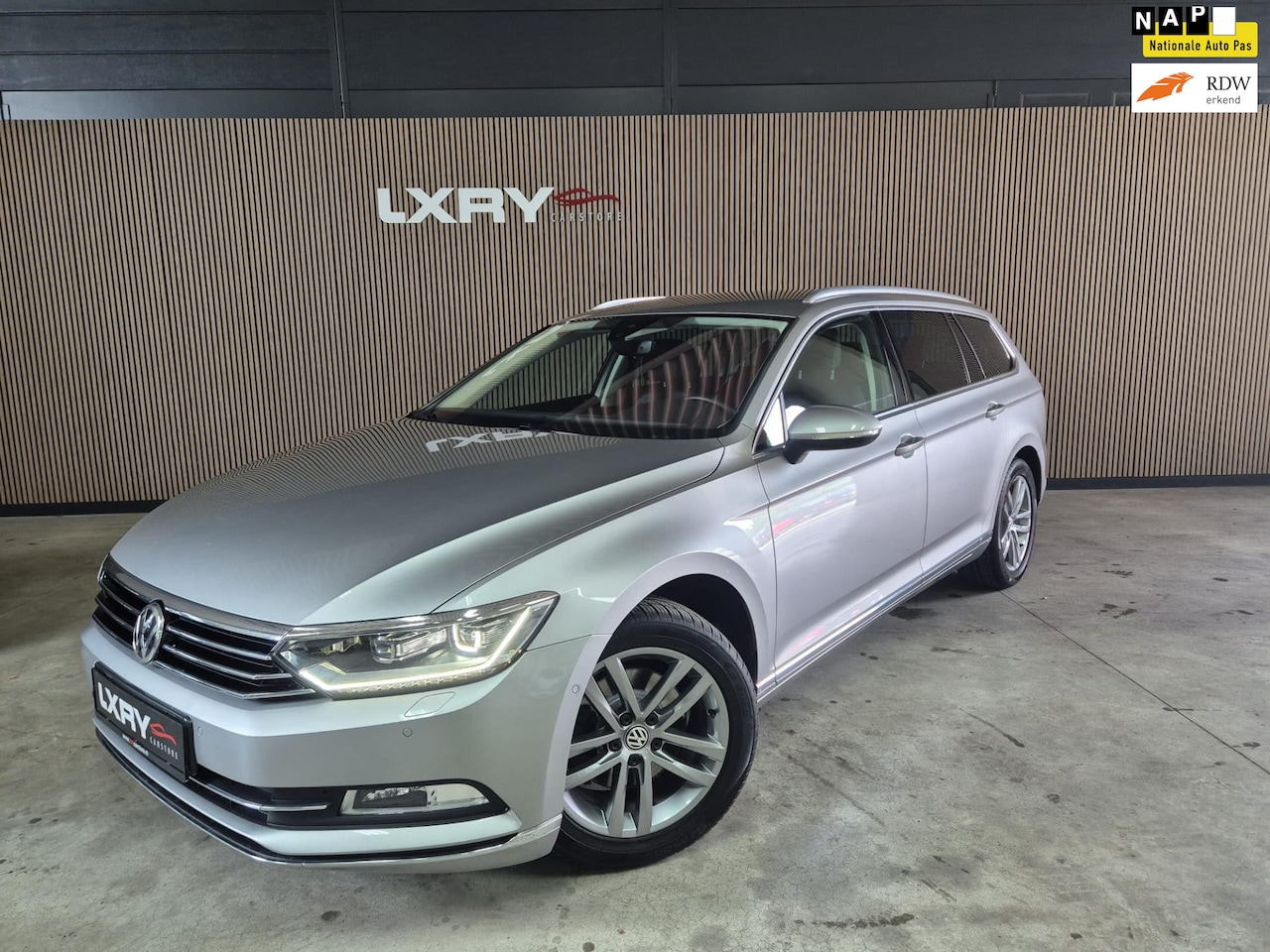 Volkswagen Passat Variant - 1.8 TFSI Highline 180PK | Navi | Clima | Camera | PDC | Stoelverwarming | - AutoWereld.nl
