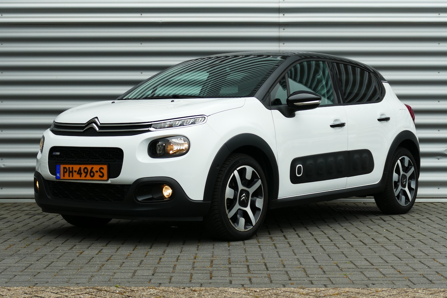 Citroën C3 - Citroën 1.2 PURETECH 110PK SHINE AUTOMAAT / NAVI / CLIMA / LED / PDC / CAMERA / 17" LMV / - AutoWereld.nl