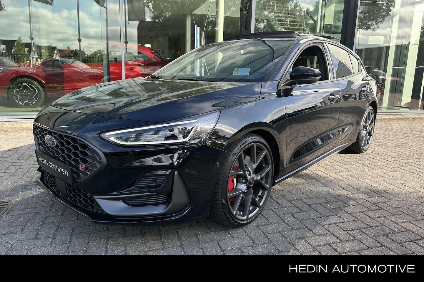 Ford Focus - 2.3 EcoBoost 280PK Automaat ST-X | Agate Black | Panoramadak | Driver Assistance | Winter - AutoWereld.nl