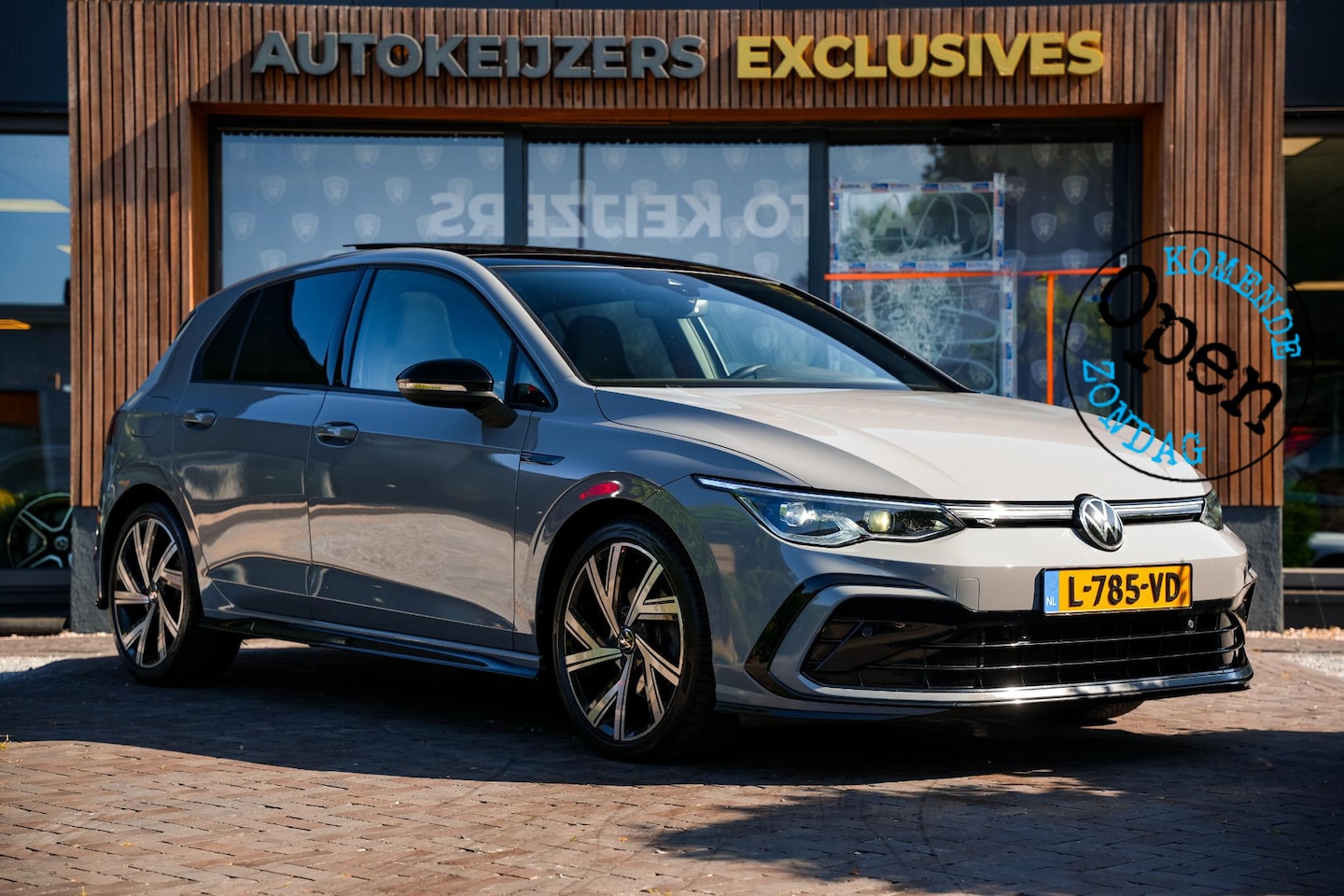 Volkswagen Golf - 1.5 eTSI R-Line Nardo Pano IQ Led Automaat - AutoWereld.nl