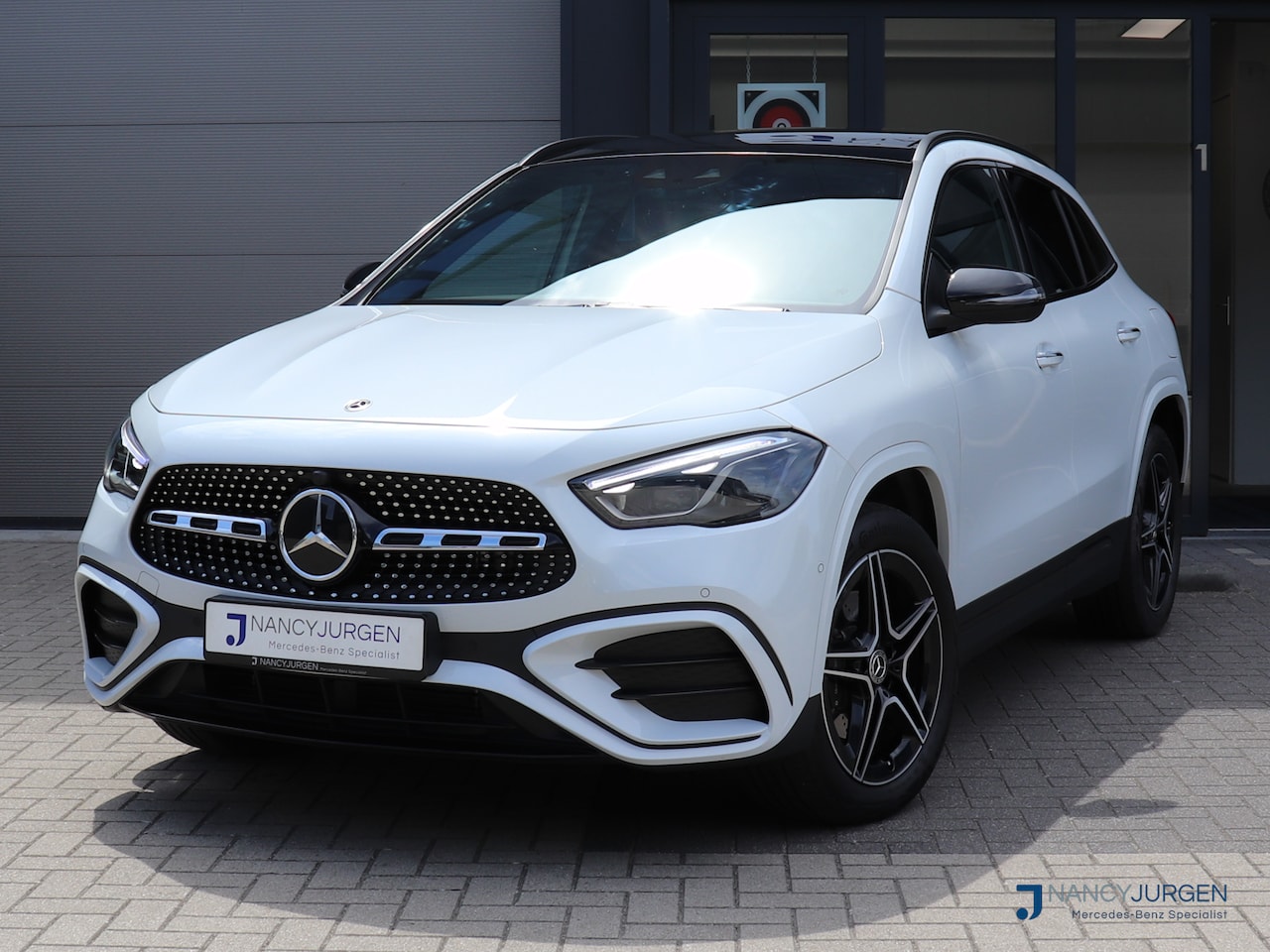 Mercedes-Benz GLA-Klasse - 250e AMG | Ambiente | Panorama SKD | Distronic Plus | Night Pakket | Camera | MBUX Aug. Re - AutoWereld.nl