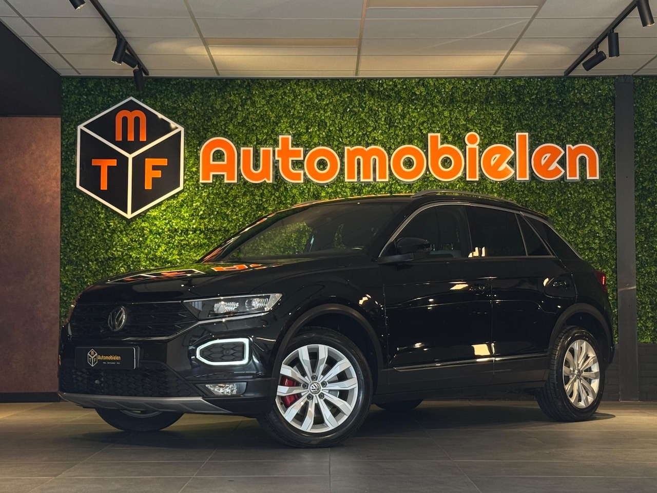 Volkswagen T-Roc - R 150 PK |VIRTUAL|ACC|LANEASS.|SFEERVERLICHTING|BOMVOL - AutoWereld.nl