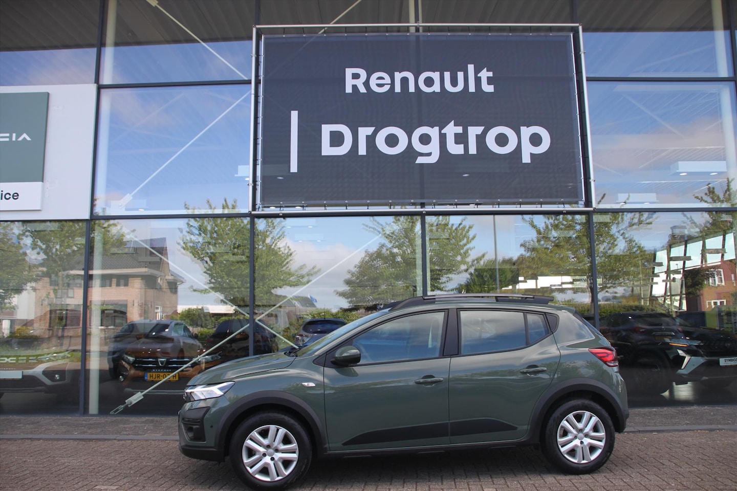 Dacia Sandero Stepway - 90PK-STEPWAY-EXPRESSION-9500KM-NAVI-CAMERA-BLIND SPOT- - AutoWereld.nl